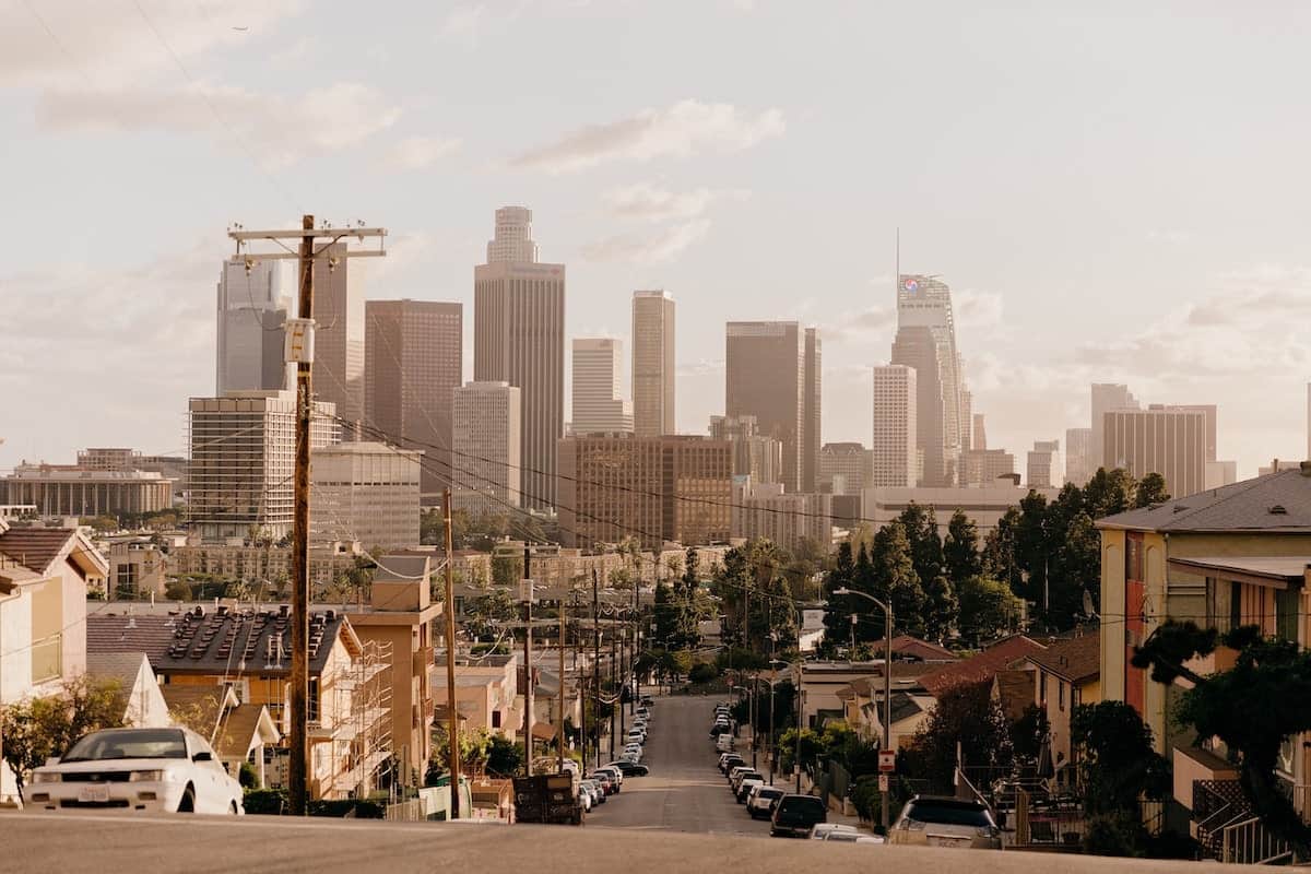 Image for 33 Things Everyone From Los Angeles Knows to Be True