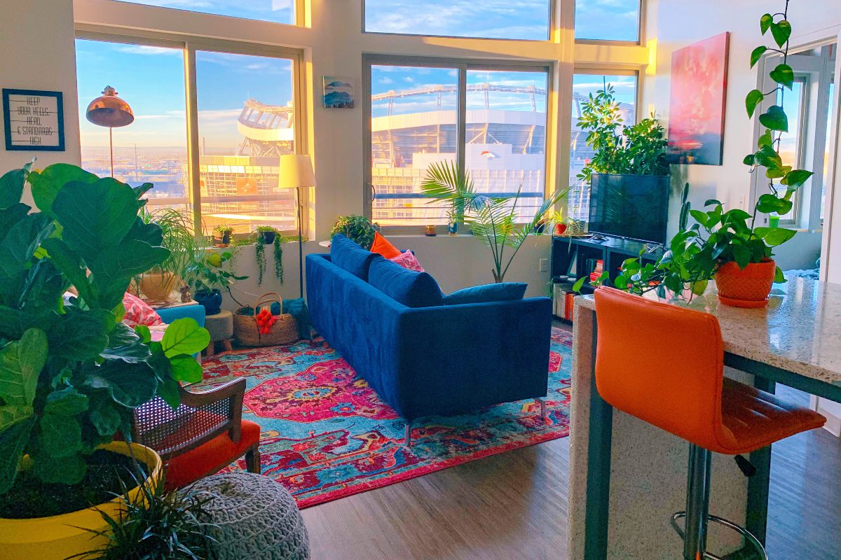 Maximalist living room: maximalist interior design with vibrant artwork, bold color and jewel tones throughout