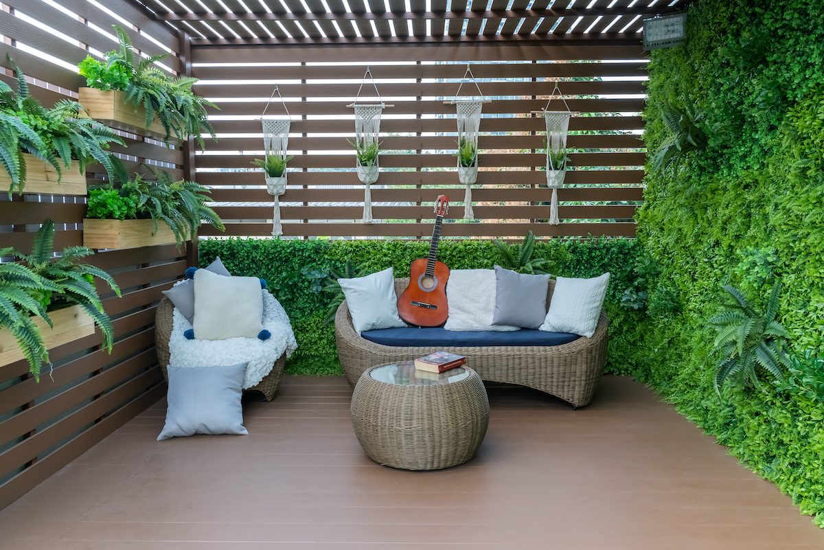 outdoor balcony ideas for entertaining and decorating