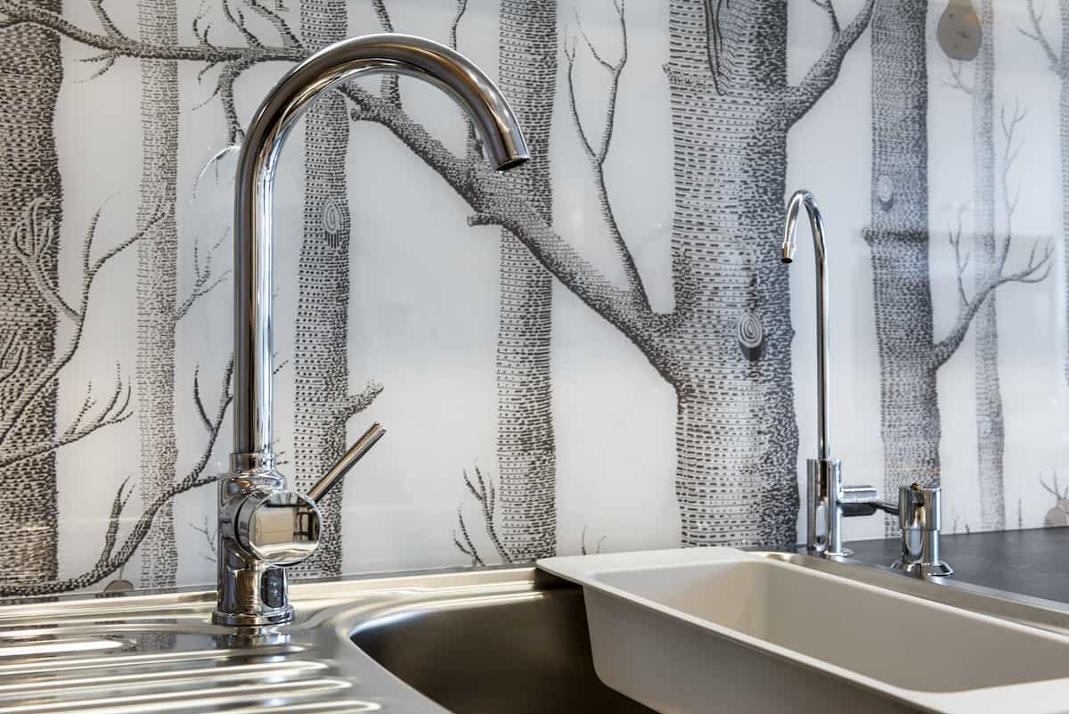 wallpaper in kitchen